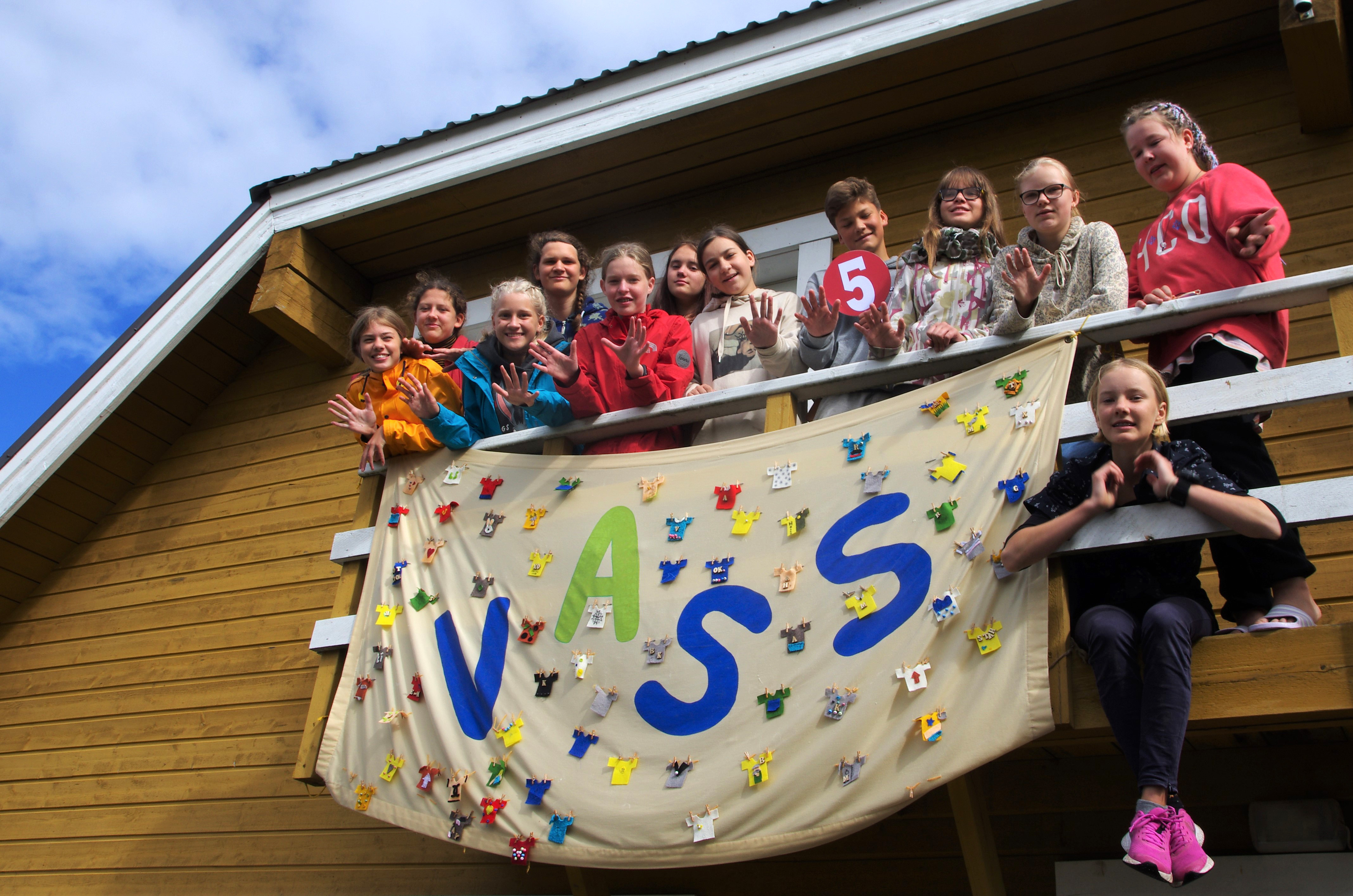 Laagrilapsed Vassi sildiga