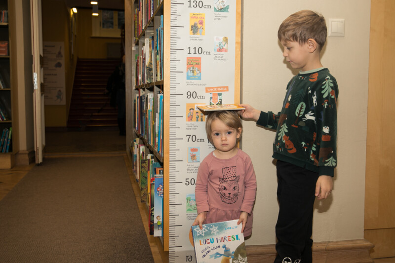 Ajakiri Nukits tugitoolil