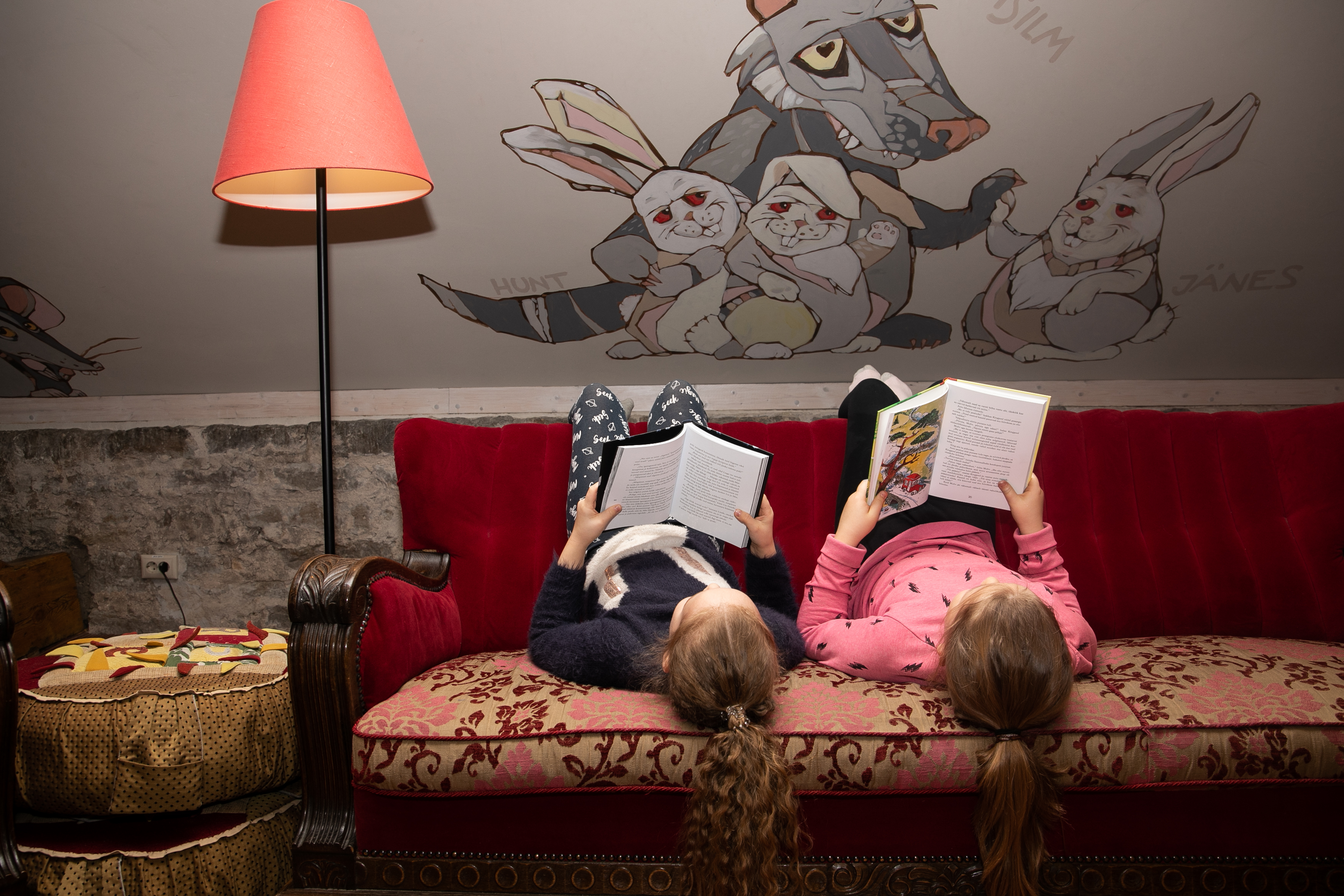 Näituse, Joostes huntidega, tööd Läti Rahvusraamatukogus