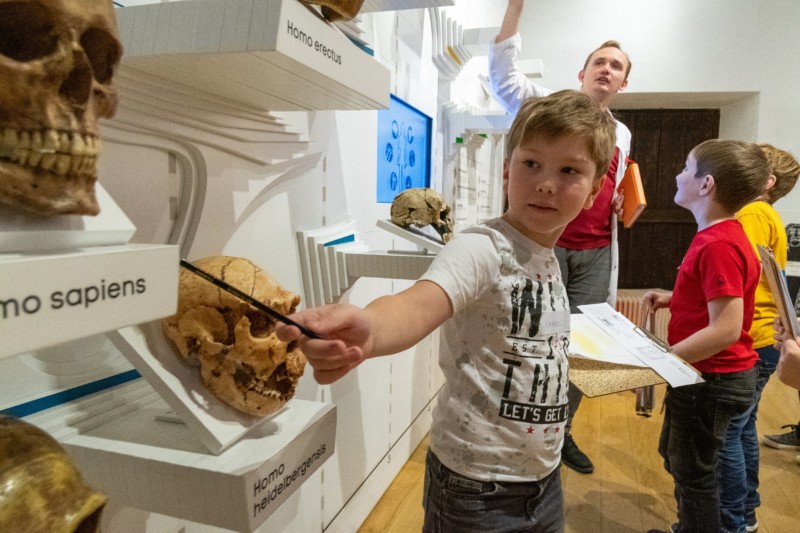 Näituse, Joostes huntidega, tööd Läti Rahvusraamatukogus