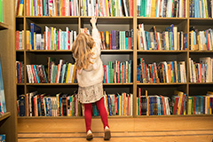 Näituse, Joostes huntidega, tööd Läti Rahvusraamatukogus