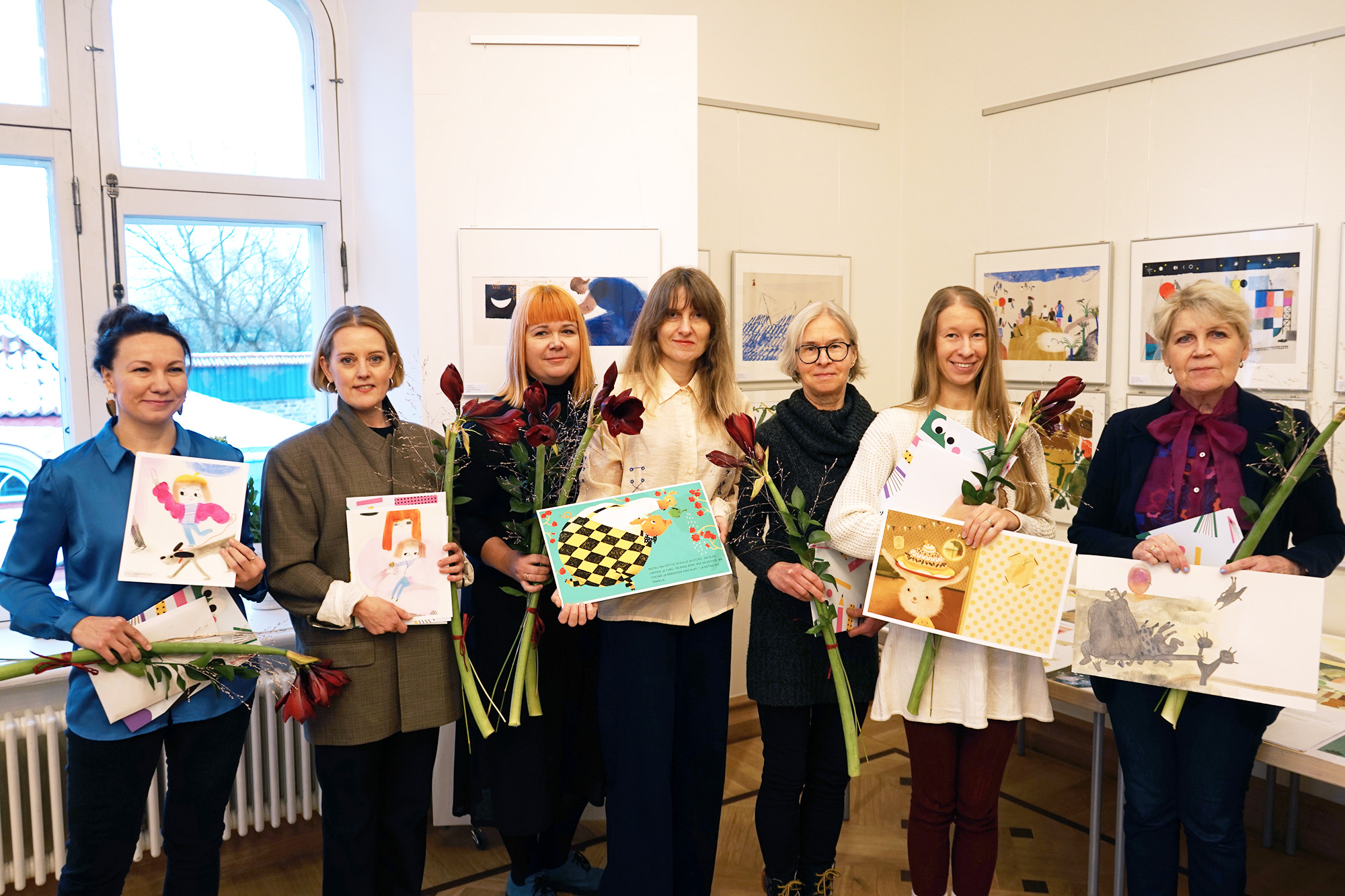 Pere uurib koos raamatut