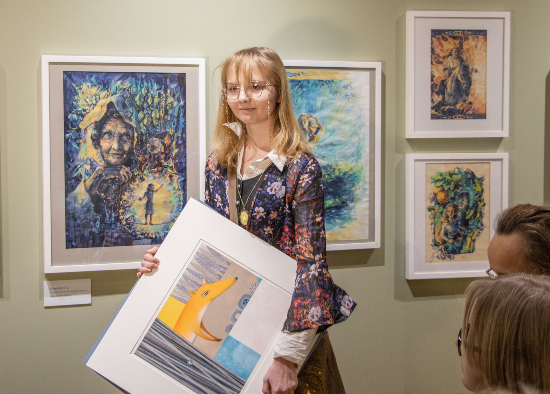 Pere uurib koos raamatut