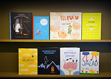 Pere uurib koos raamatut