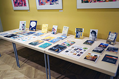 Pere uurib koos raamatut