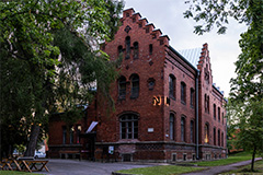 Pere uurib koos raamatut