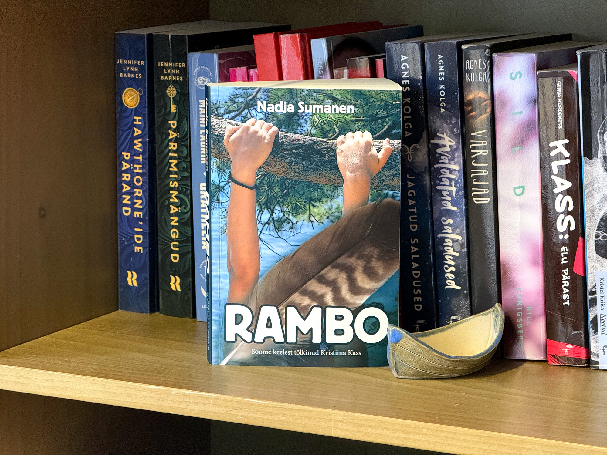 Raamat, Rambo, riiulil paadiga